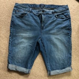 Chaps Cuffed Skimmer Jean Shorts 22W